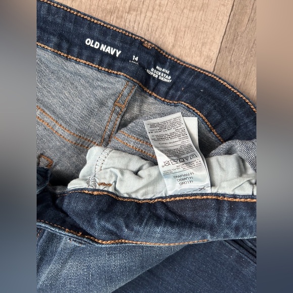 Old Navy Womens Mid-Rise Rockstar Super Skinny Jeans Size 14 Long - Like New - Picture 11 of 11